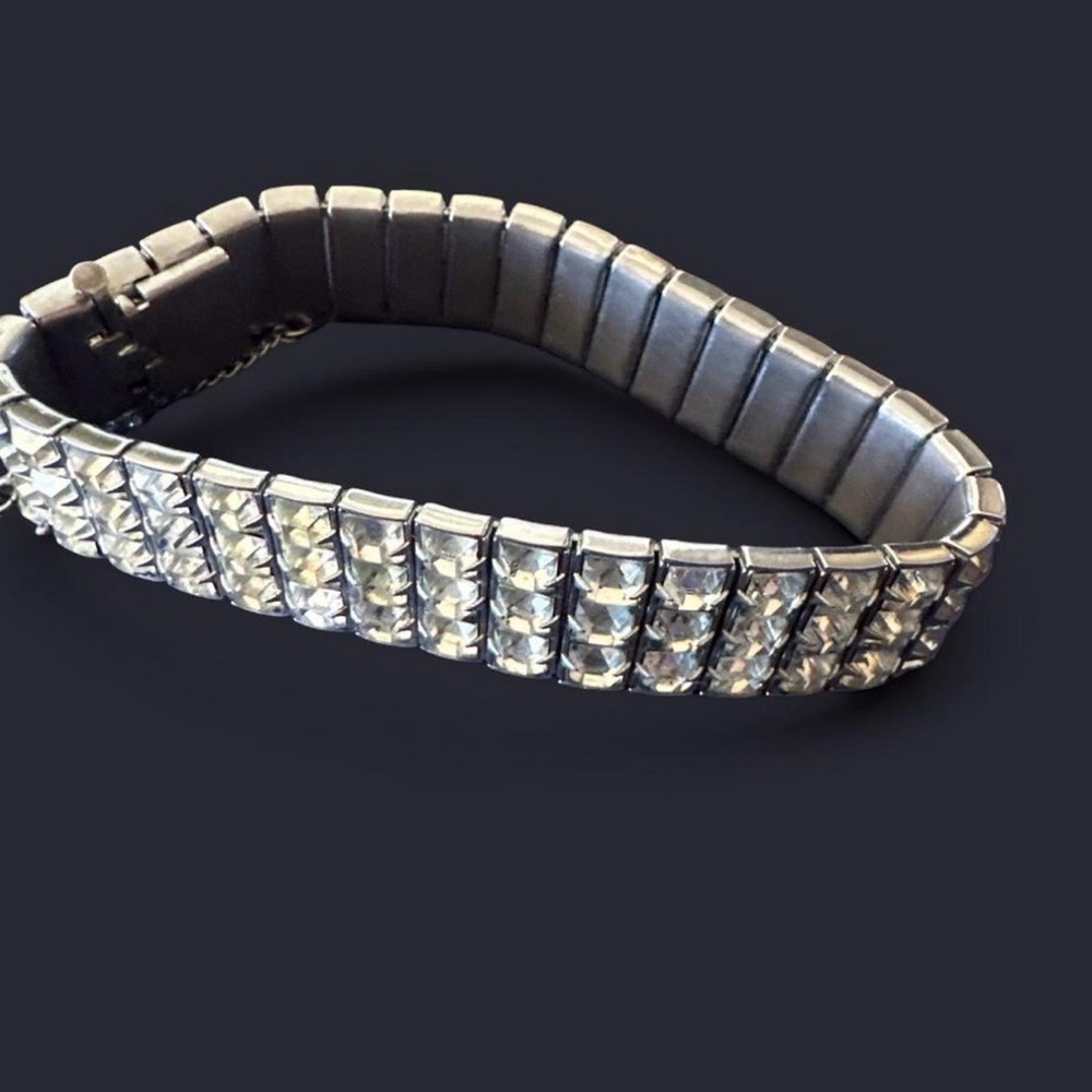 Vintage Elegant Silverstone Bracelet With Crystal Accents